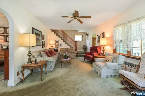 Tenafly, NJ 07670,18 Norman PL
