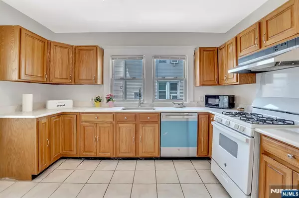 Clifton, NJ 07011,21 5th ST #2