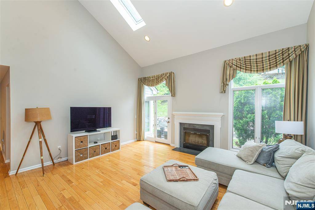 Montville Township, NJ 07045,22 Aynsley CT