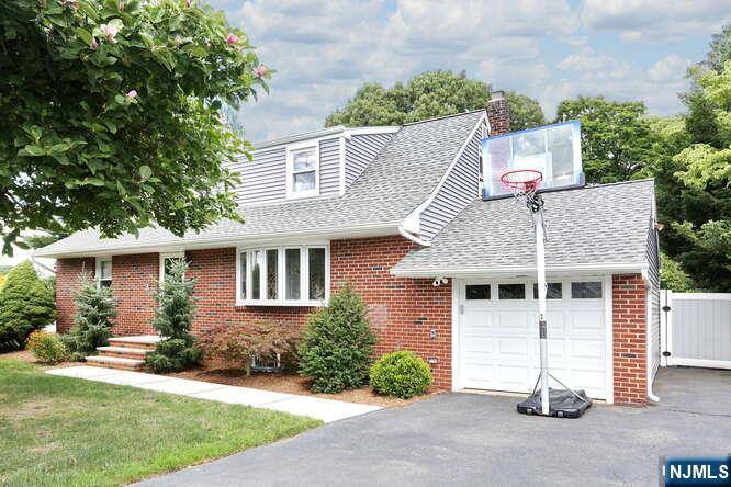 2 Hartland AVE, Emerson, NJ 07630