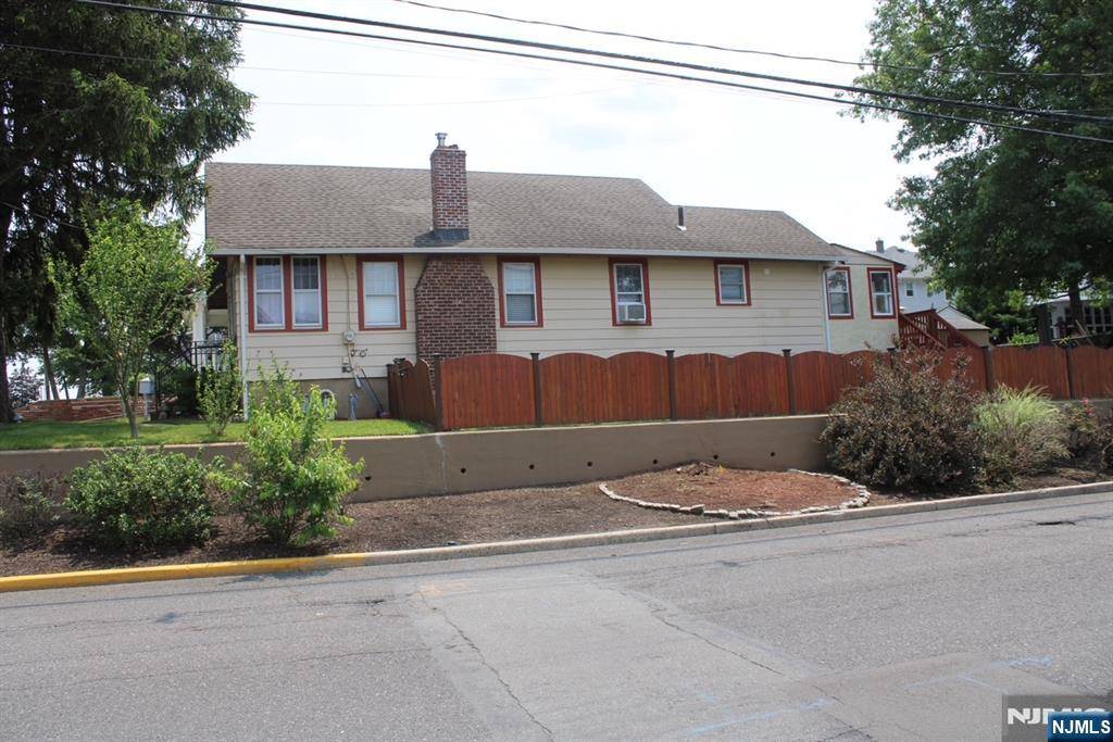 Hasbrouck Heights, NJ 07604,102 Walter AVE