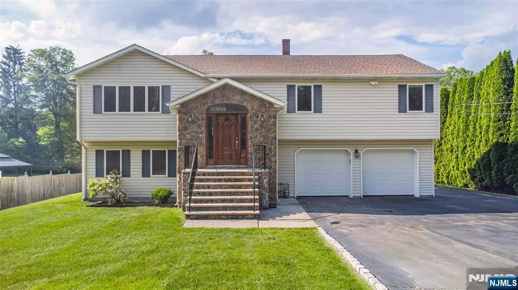 36 Bellows LN, Montville Township, NJ 07082