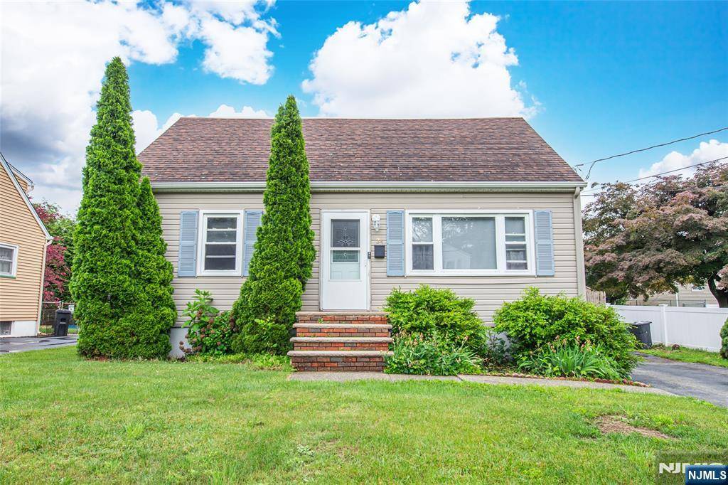 24 Sally ST, Bloomingdale, NJ 07403