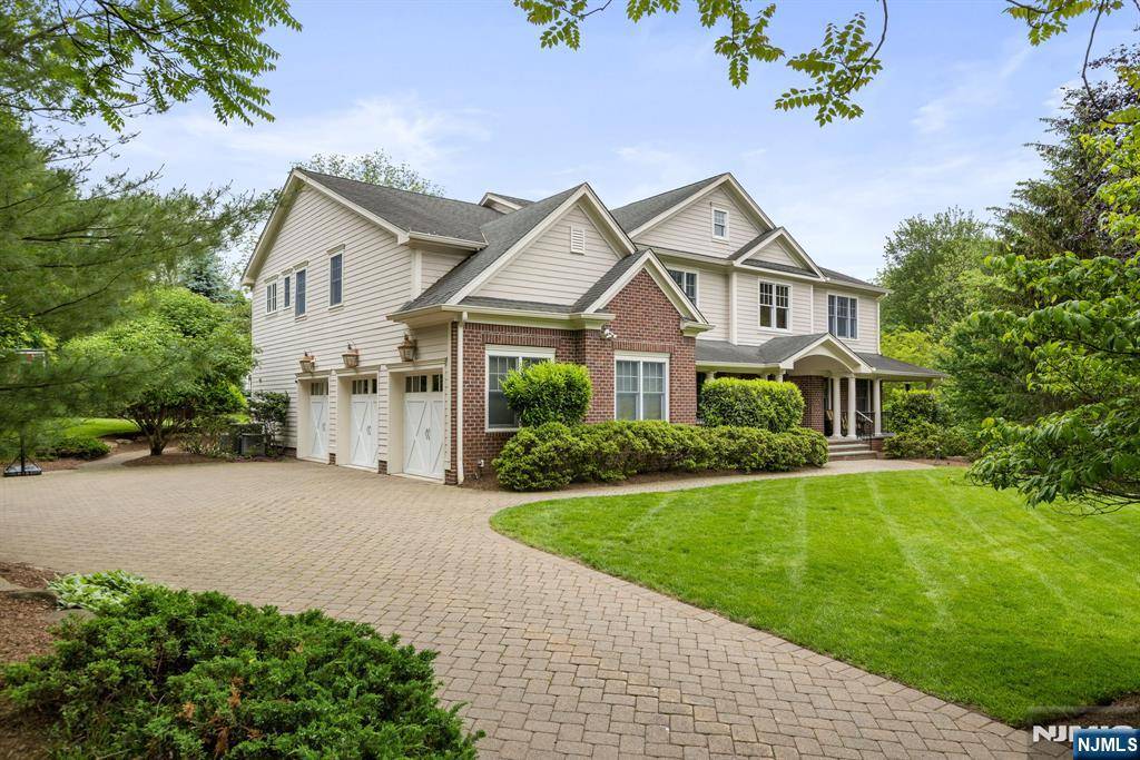 Demarest, NJ 07627,6 Lauren Pond CT