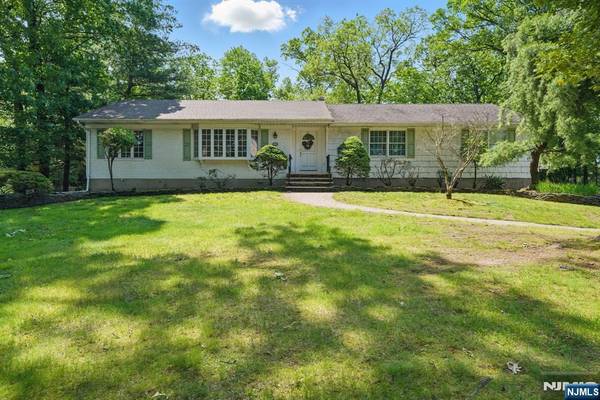53 Hershey RD, Wayne, NJ 07470
