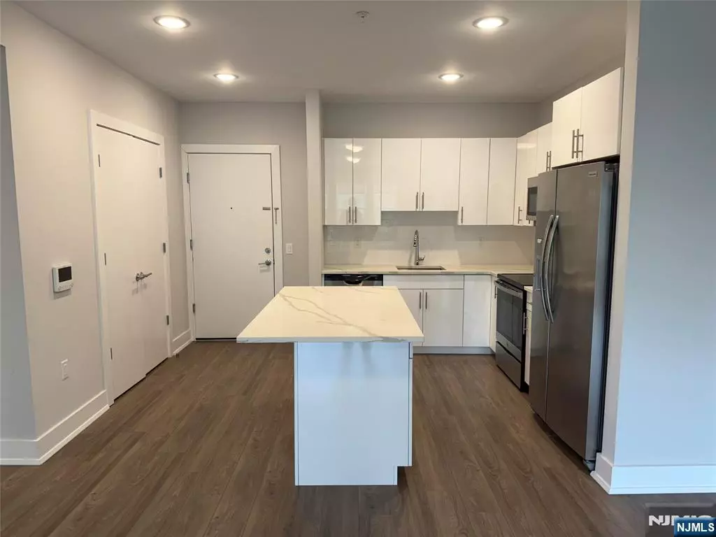 Fort Lee, NJ 07024,1685 Bergen BLVD #510
