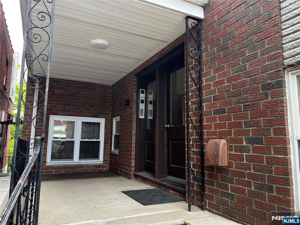 Cliffside Park, NJ 07010,238 N Palisade AVE #3