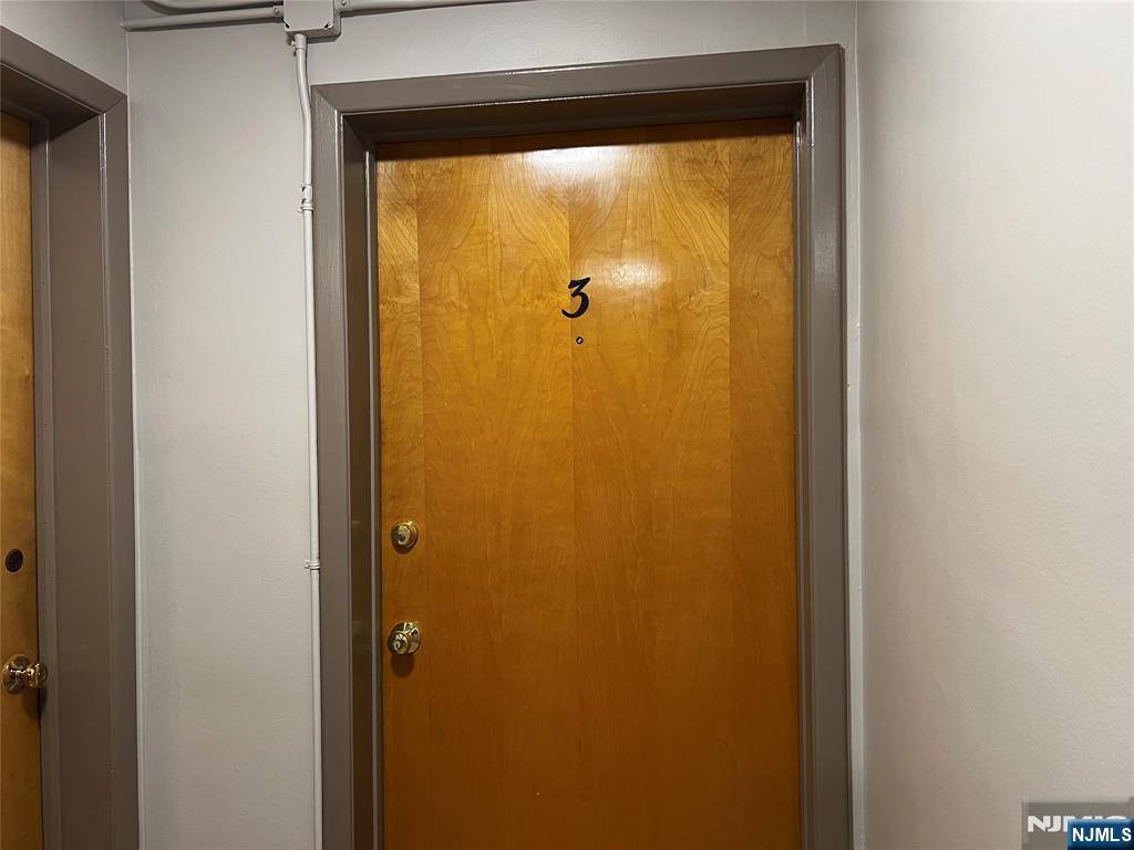 Cliffside Park, NJ 07010,238 N Palisade AVE #3