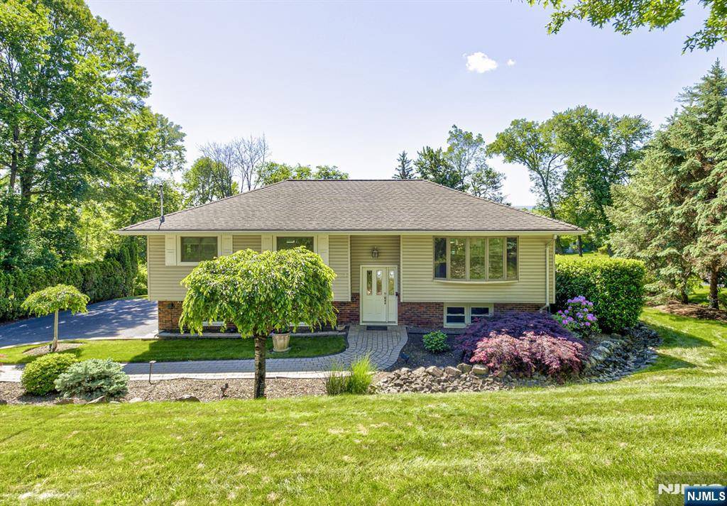 10 Sunrise WAY, Montville Township, NJ 07082