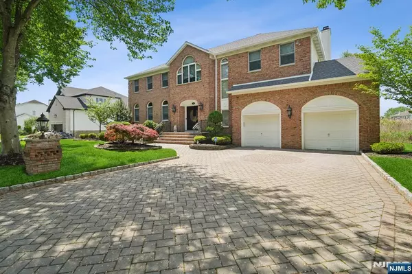 Paramus, NJ 07652,313 Cardinal PL