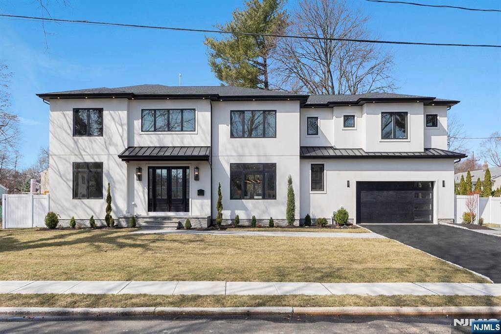 Paramus, NJ 07652,623 Alberta DR