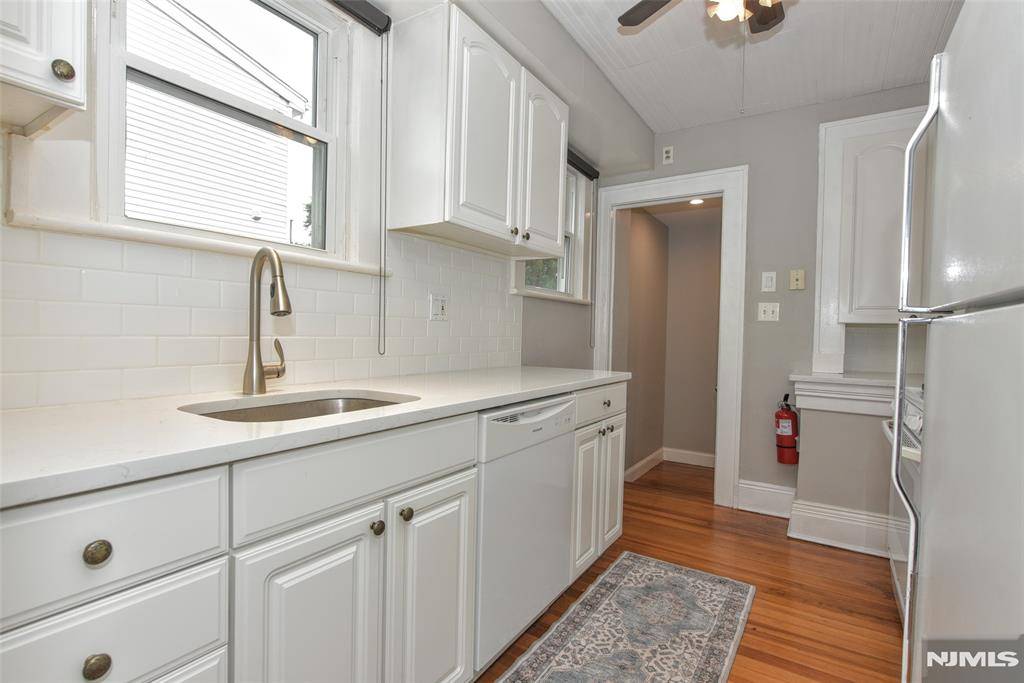 Emerson, NJ 07630,81 Locust AVE