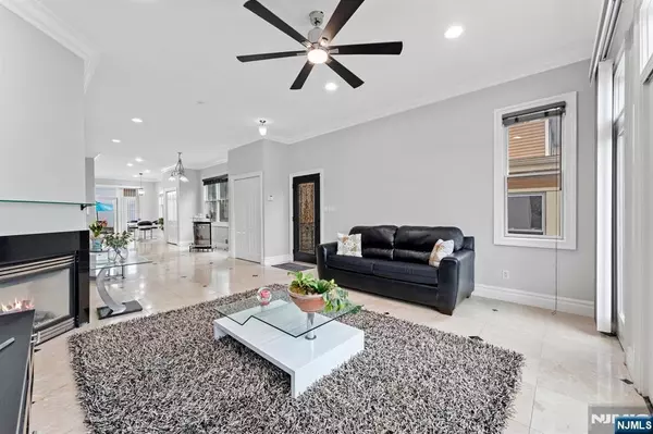 Edgewater, NJ 07020,52 Myrtle AVE #B