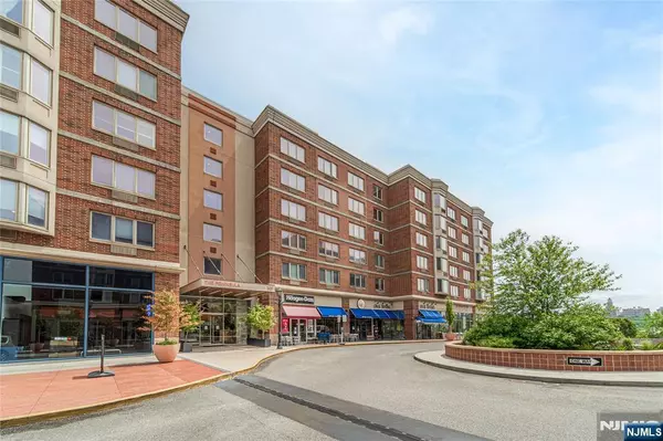 Edgewater, NJ 07020,3116 City PL