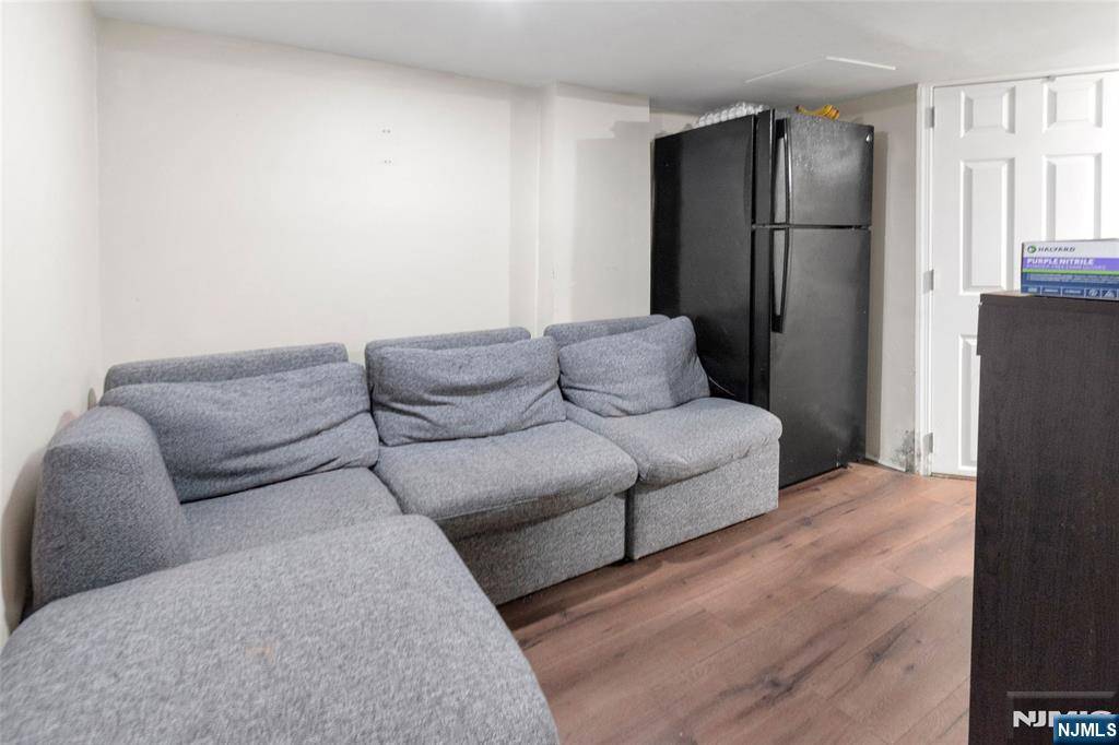 Paterson, NJ 07522,123 Coral ST