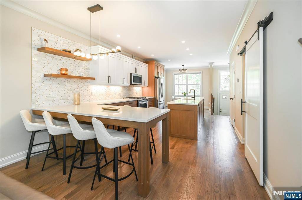 Nutley, NJ 07110,213 Cheshire CT