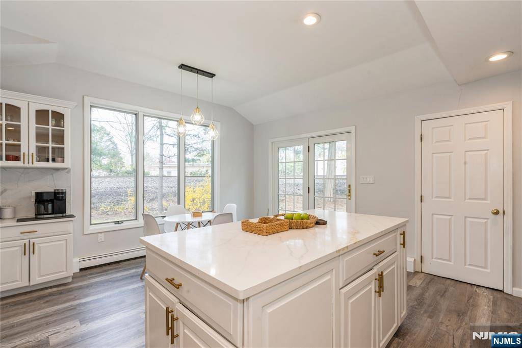 62 Valley RD, Glen Rock, NJ 07452