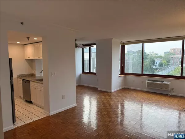 Fort Lee, NJ 07024,100 Old Palisade RD #1612