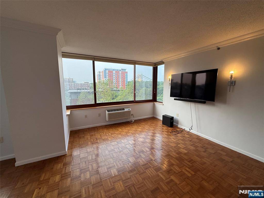 Fort Lee, NJ 07024,100 Old Palisade RD #1612