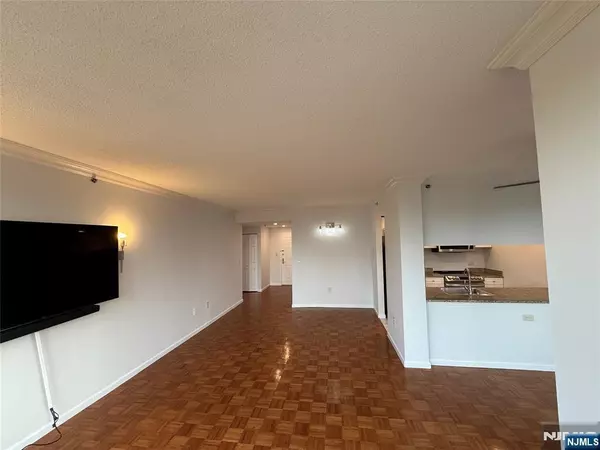 100 Old Palisade RD #1612, Fort Lee, NJ 07024