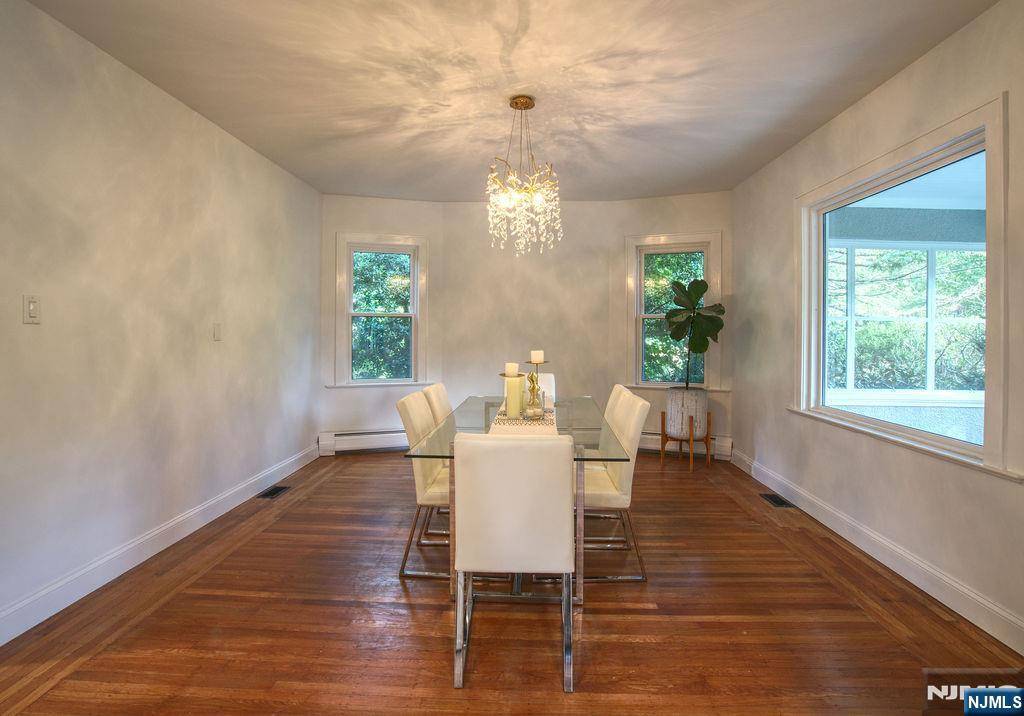 Glen Rock, NJ 07452,91 Birchwood RD