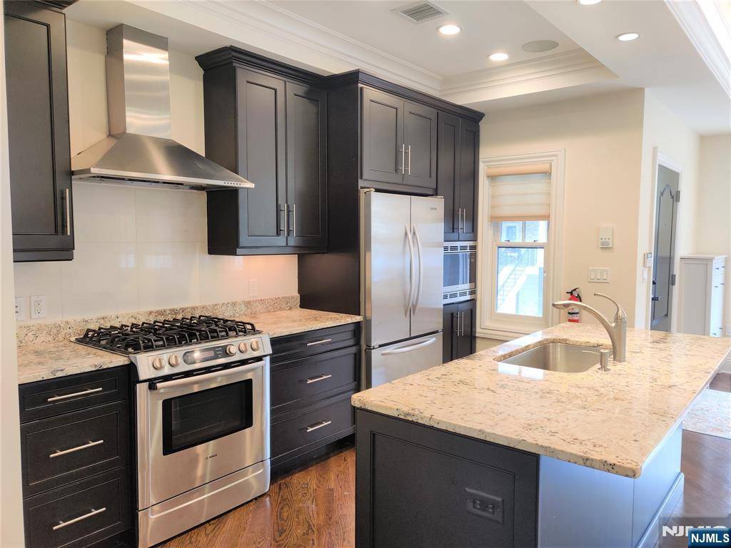 Edgewater, NJ 07020,12 Marquis CT