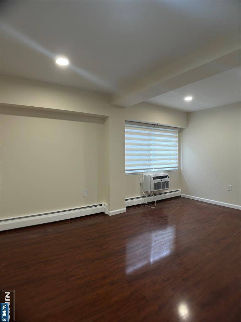 Palisades Park, NJ 07650,333 Grand AVE #1P