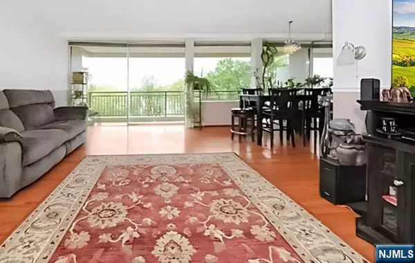 Fort Lee, NJ 07024,4 Horizon RD #404