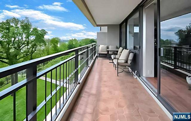 Fort Lee, NJ 07024,4 Horizon RD #404