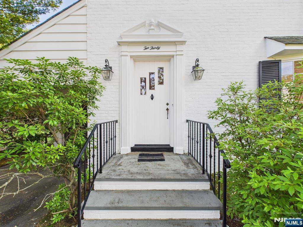 Ridgewood, NJ 07450,230 California ST
