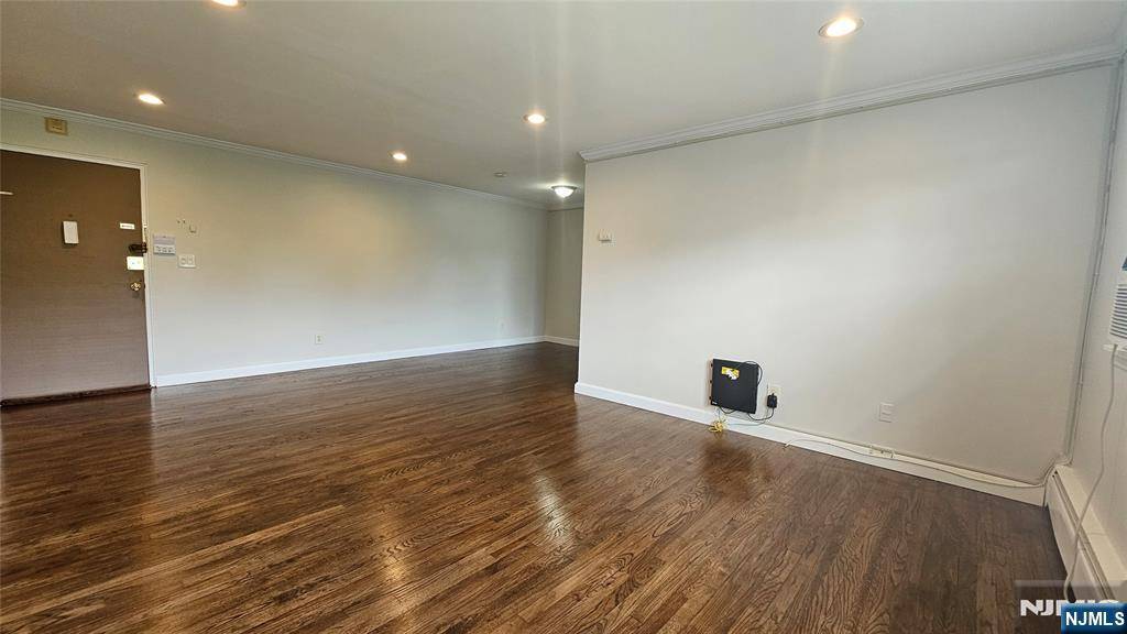 Fort Lee, NJ 07024,1628 Valley ST #2C