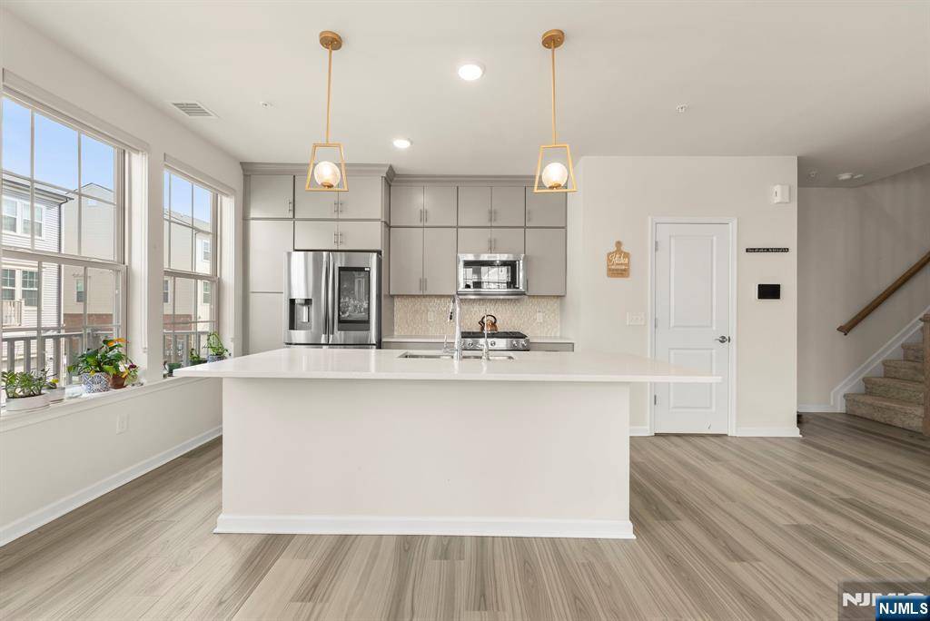 4 Arnold DR #5302, Wood Ridge, NJ 07075