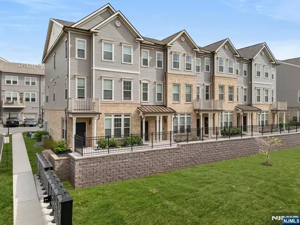 Wood Ridge, NJ 07075,4 Arnold DR #5302
