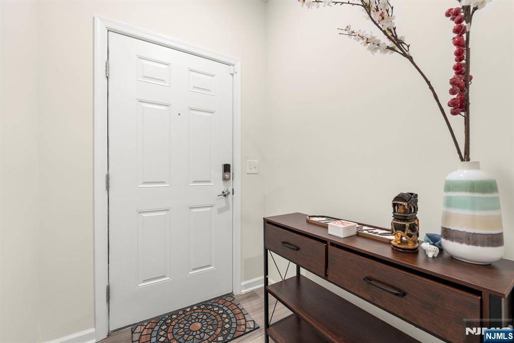 Wood Ridge, NJ 07075,4 Arnold DR #5302