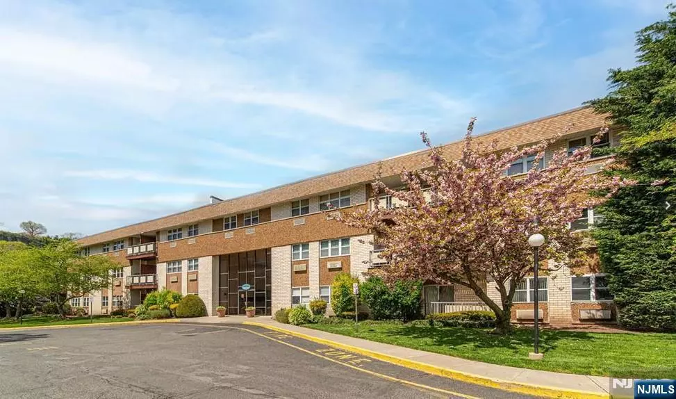 Edgewater, NJ 07020,1111 River RD #E17