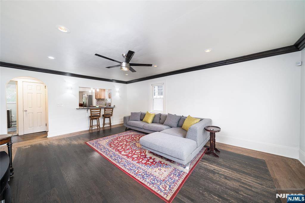 Dumont, NJ 07628,42 2nd ST