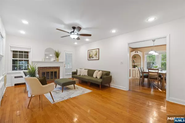 West Orange, NJ 07052,7 Woods End RD