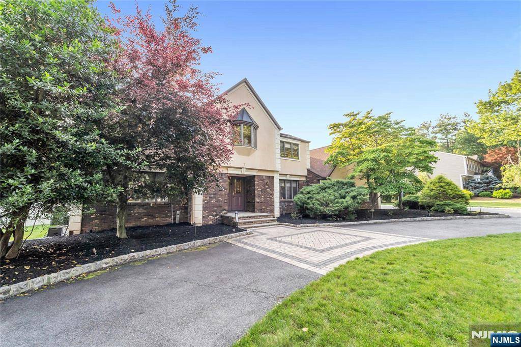 7 Herbst RD, Old Tappan, NJ 07675