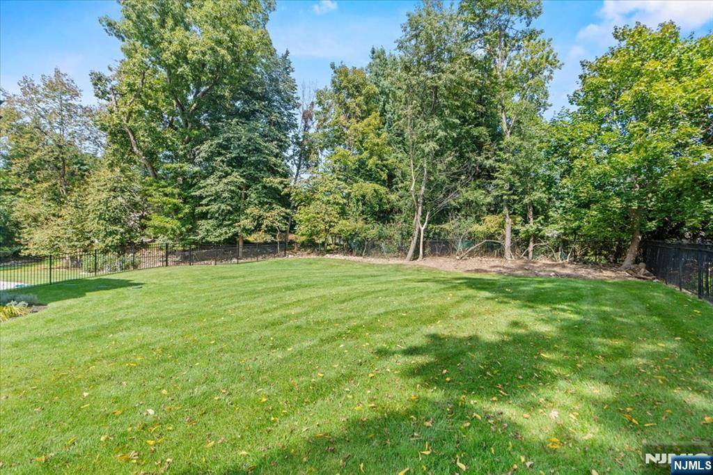 Upper Saddle River, NJ 07458,23 Brook RD