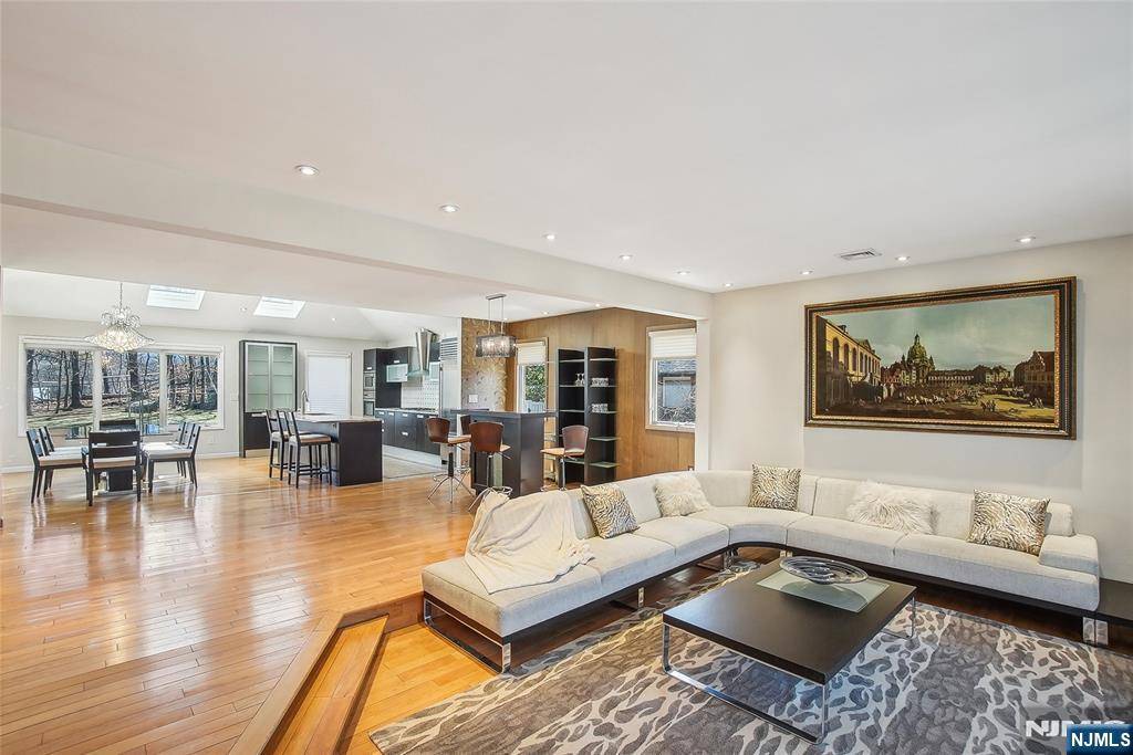 Leonia, NJ 07605,583 Ridgeland TER
