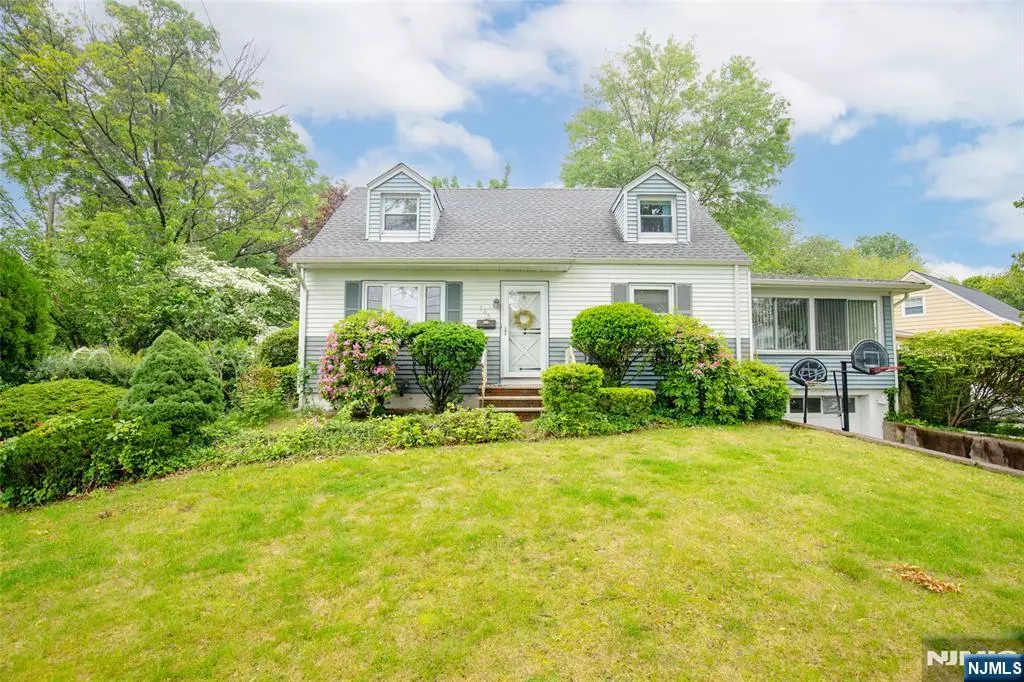 Paramus, NJ 07652,165 Hebberd AVE