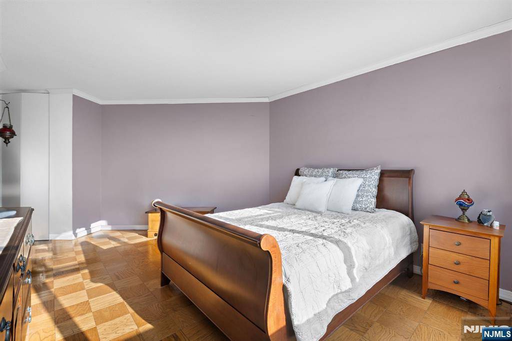Guttenberg, NJ 07093,7004 JFK B 70th #40G