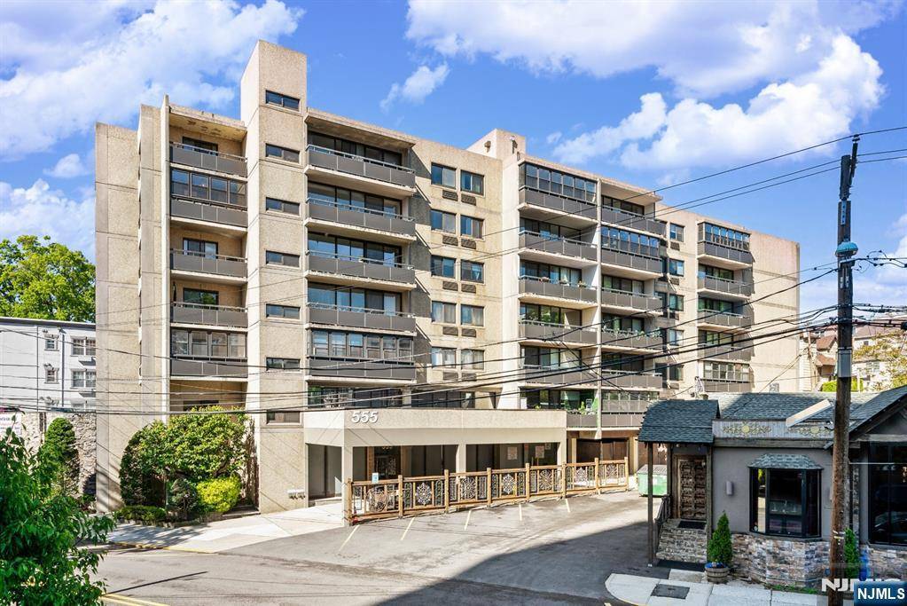 Cliffside Park, NJ 07010,555 Gorge RD #4K