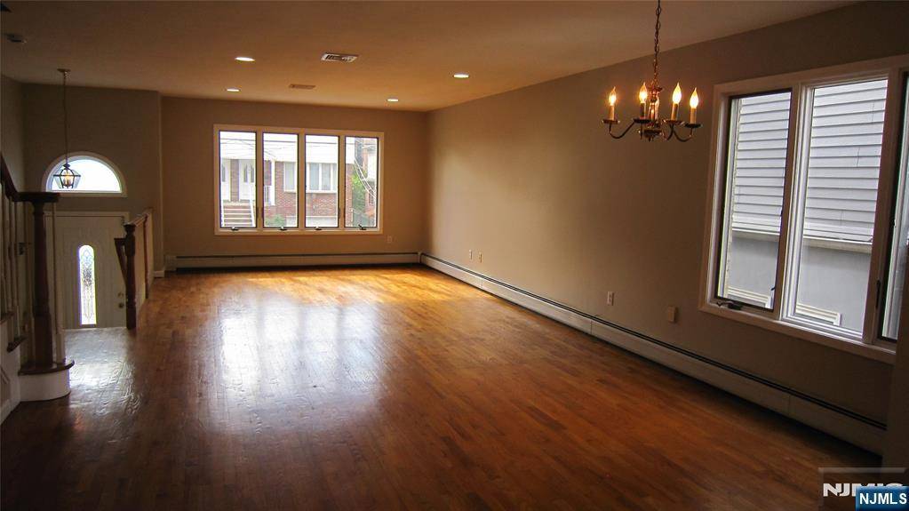 Cliffside Park, NJ 07010,795 Glen