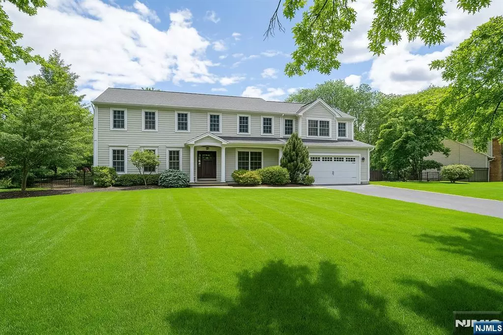 Glen Rock, NJ 07452,285 Dunham PL