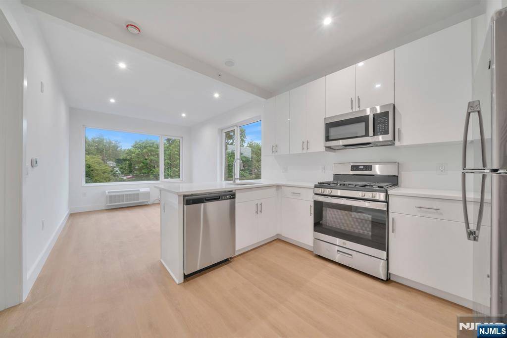 3309 Liberty AVE #406, North Bergen, NJ 07047