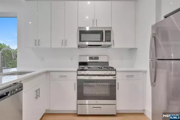 North Bergen, NJ 07047,3309 Liberty AVE #406