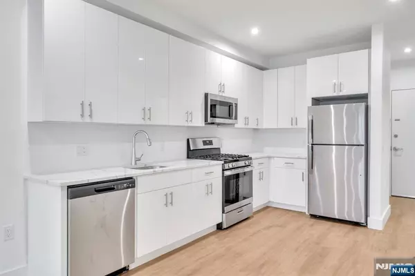 North Bergen, NJ 07047,3309 Liberty AVE #408