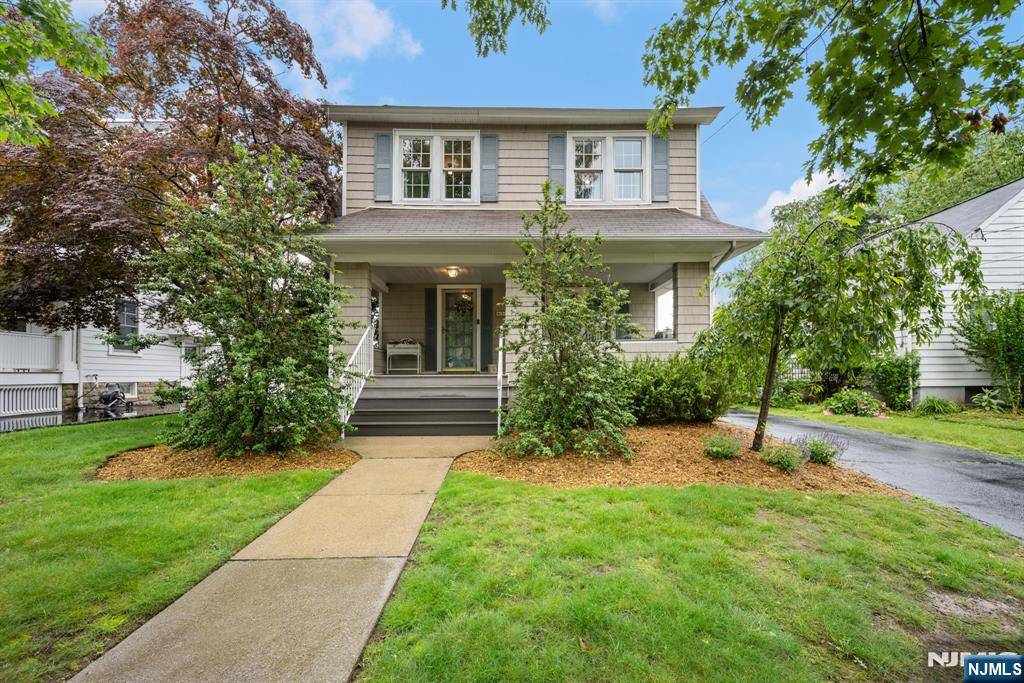 417 Warren AVE, Ho-ho-kus, NJ 07423