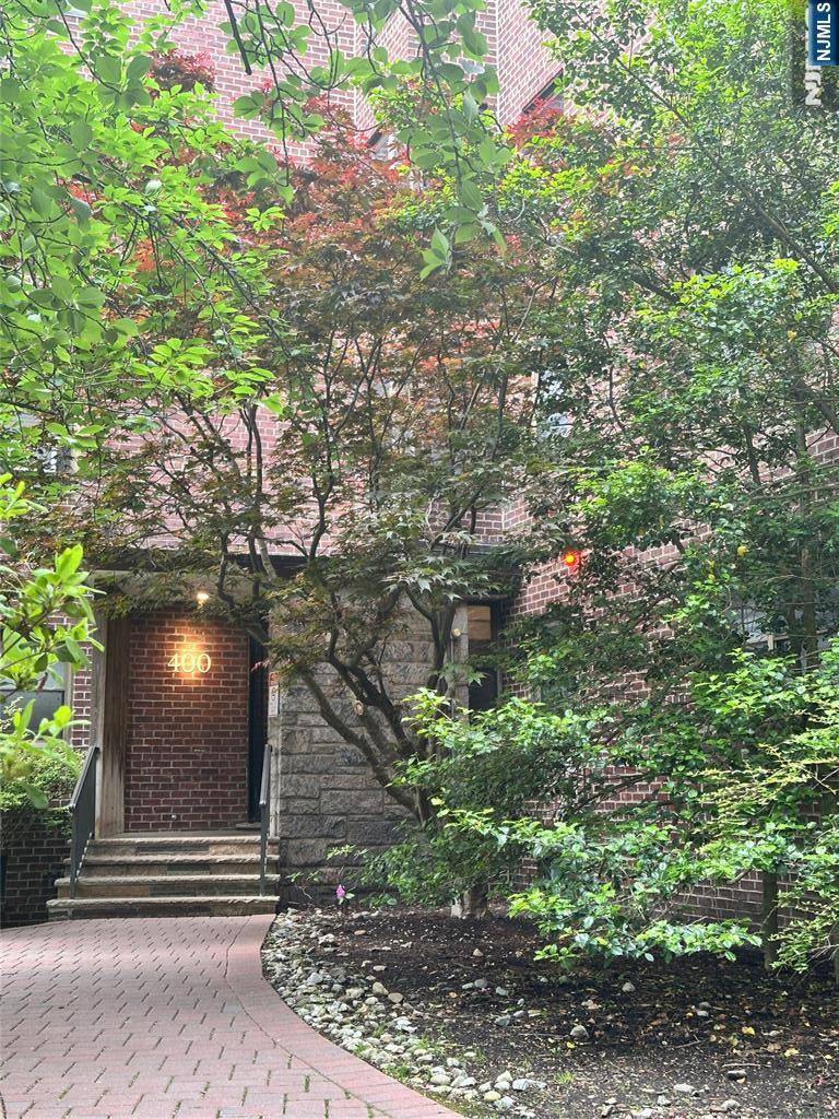400 Park PL #4B, Fort Lee, NJ 07024